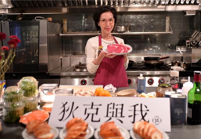 廖忆嘉献出独门烹饪秘诀教做情人节料理。（好奇星球提供）