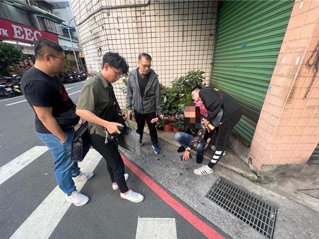 警方逮捕涉案人。（翻攝畫面）