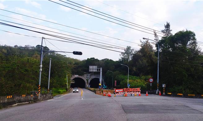 造桥1、2号隧道正进行改善工程。（李京升摄）