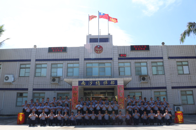 烈日下的农历年！滚烫沙滩30度艳阳，太平岛南国风情年味。(叶庭欣/翻摄)