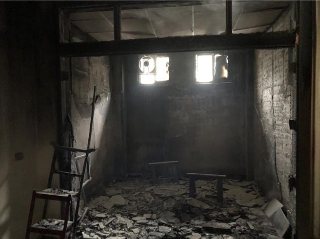 202停柩室今（4日）上午發生火警，所幸現場未停放靈柩，但亡者神主牌位及靈堂化為灰燼。（民眾提供／吳佩蓉宜蘭傳真）