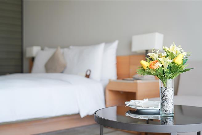 和逸台南西门馆春节系列应景活动不间断，业者加码推出好运红包抽抽乐，最大奖为万元住宿券，要让旅客新春试手气。(国泰饭店观光事业提供)