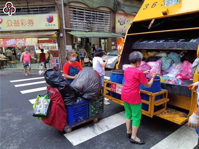 基隆市环保局公布了农历年前及过年期间的垃圾清运时程，希望协助民眾除旧布新过好年。（本报资料库／张志康基隆传真）