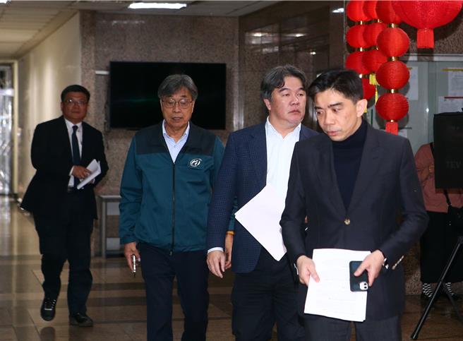 關於近期的台糖豬肉驗出瘦肉精事件，農業部於4日晚間緊急召開記者會說明檢驗結果。（鄧博仁攝）