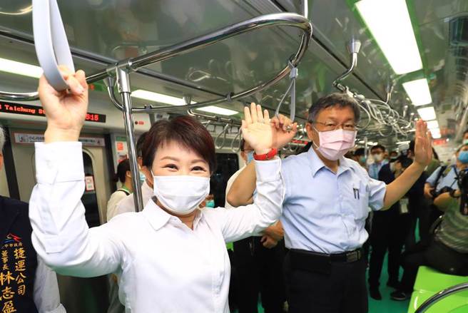 即便台中市长卢秀燕(左)这次鼎力帮白营立委参选人站台，仍传柯文哲(右)可能来竞争2026台中市长。（示意图／资料照）