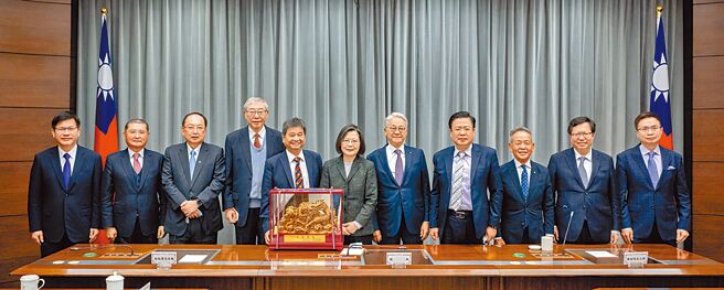 蔡英文总统任内最后一次与八大工商团体新春团拜，将在27日举行。图为2023年新春团拜。（总统府提供）