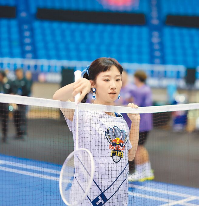 Lulu黄路梓茵3日在高雄凤山体育馆参与羽球比赛，神情认真。（Red Bull提供）