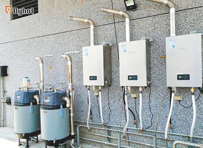 東湧一級能效熱水器可連續供應運動中心30間浴室SPA同時使用，每月節省1萬元以上能源費。（東湧實業提供）