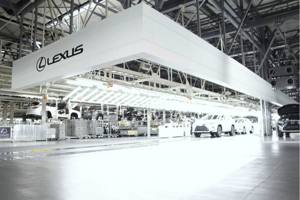 
 圖:旅程中特別安排在融合創新技術與職人工藝的Lexus宮田工廠參訪，現地了解車輛的職人工藝製造過程。
