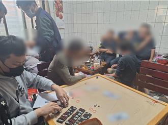 年關將至拚輸贏 高雄警偵破湖內天九牌賭場逮17人