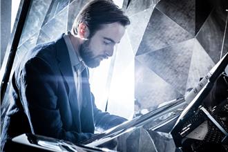 鋼琴大賽雙金得主 丹尼爾．特里福諾夫4月訪台