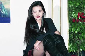 王祖賢中學籃球校隊照流出「白皙玉腿乍洩」飄仙氣