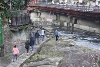 櫻花鉤吻鮭復育推手赴石碇 宣導封溪護魚資源保育