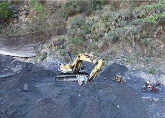 丹大林道挖壕沟復旧 越野机车族冒险硬闯52部车遭拦检