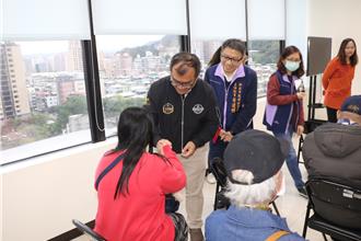 新北市新希望基金贈30萬紅包 助弱勢家庭過好年