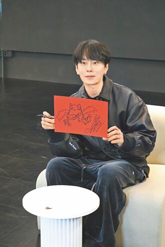 龍俊亨提前拜年 手繪飛龍獻祝福