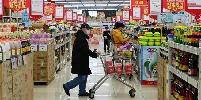 今年1月的财新中国服务业PMI微降至52.7。（资料照／中新社）