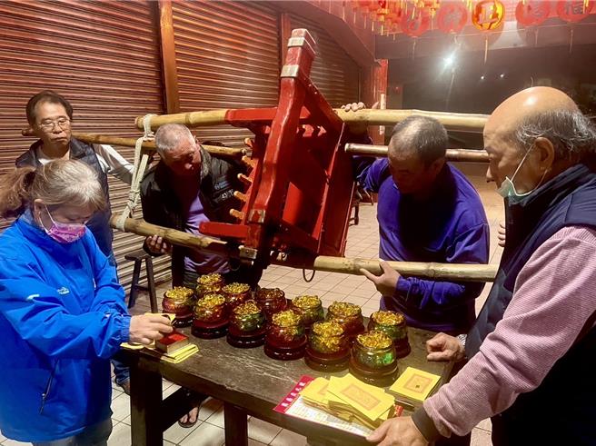 福德正神加持過的開運發財聚寶盆。（廟方提供／李京昇苗栗傳真）