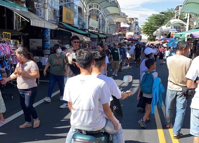 迎春節走春潮，高雄旗津、美濃等9處景點可免費停車。走春示意圖。（高市警局提供／楊舒婷高雄傳真）