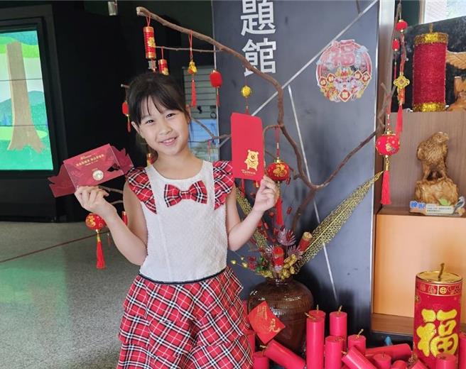 参山处6个游客中心发放限量喔熊红包袋。（参山处提供／李京升苗栗传真）