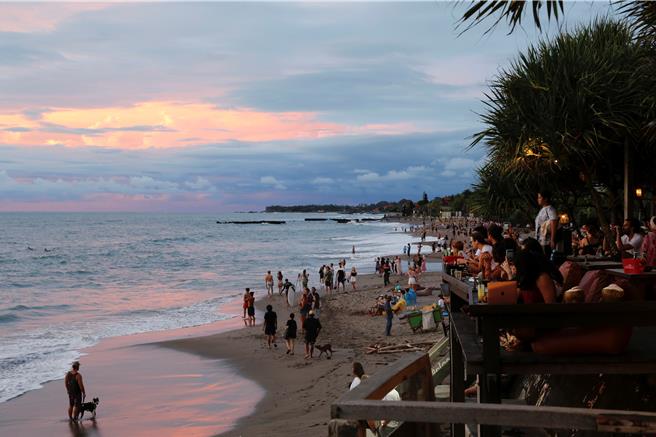 印尼峇里岛将从这个月的14日起，开始向旅客徵收旅游税。包括孩童的所有旅客，都必须支付15万印尼（约新台币300元）。（路透社）