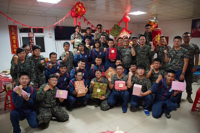 春节餐会与摸彩活动。(叶庭欣/翻摄)