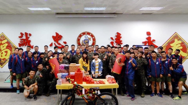 春节餐会与摸彩活动。(叶庭欣/翻摄)