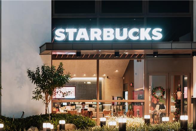 星巴克应援年前上班日，推出买1送1好康。（星巴克提供／朱世凯台北传真）