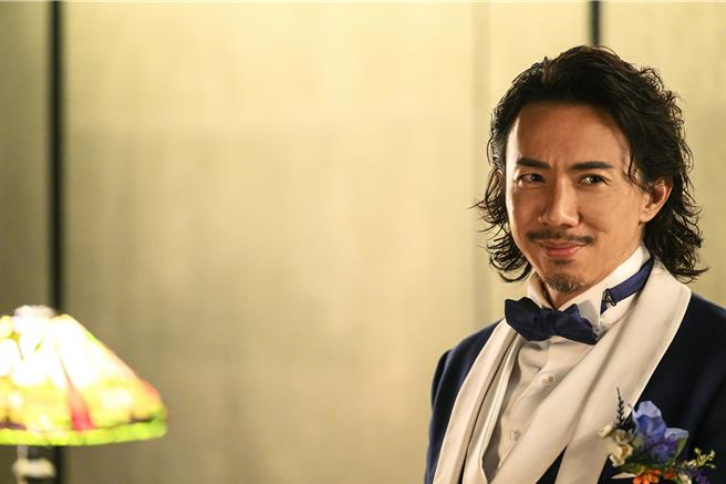 张继聪饰演二哥，这回将迎娶邓丽欣。（华映提供）