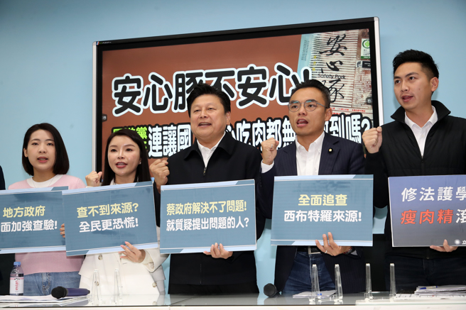 国民党立法院党团5日召开「安心豚不安心！民进党政府连让国人安心吃肉都无法做到吗？」记者会，立委徐巧芯（左起）、张嘉郡、总召傅昆萁、书记长洪孟楷、立委廖伟翔等出席。（刘宗龙摄）