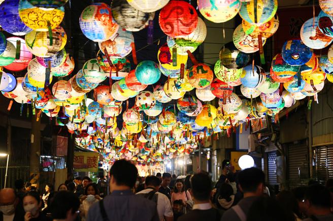 普濟燈會會場展出1800盞彩繪燈籠。（圖／台南市政府）