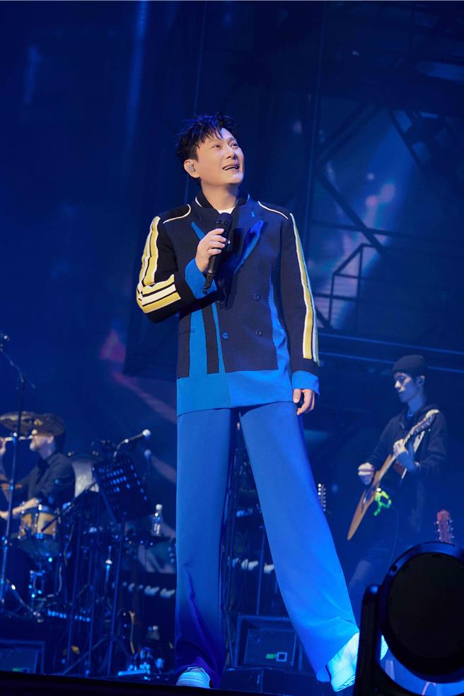 张信哲18日将在「杜拜媒体城」圆形剧场举办演唱会。（潮水音乐提供）