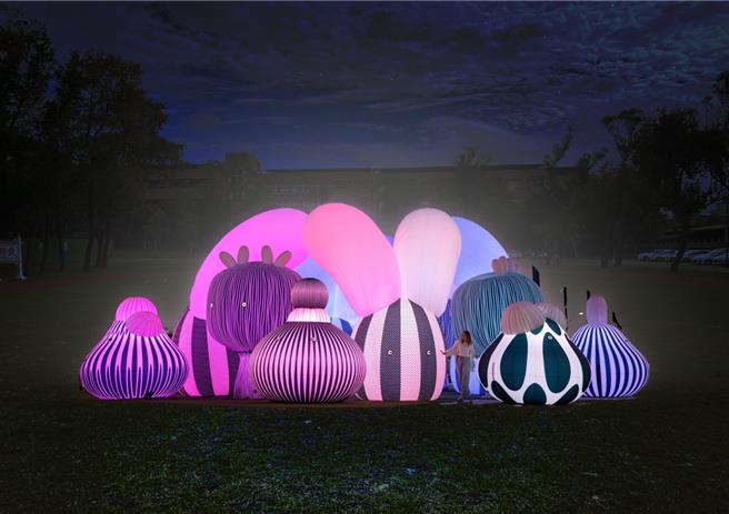 2024桃园灯会「闪闪桃园，闪闪桃林」将于2月21日（三）至3月3日（日）一连12天璀璨登场，除了有双展区主题表演不间断，还有超夯澳洲艺术家团队ENESS来台首次免费展演。(观旅局提供／蔡依珍桃园传真)