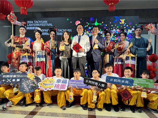 2024桃园灯会「闪闪桃园，闪闪桃林」将于2月21日（三）至3月3日（日）一连12天璀璨登场，除了有双展区主题表演不间断，还有超夯澳洲艺术家团队ENESS来台首次免费展演。(蔡依珍摄)