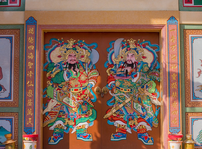 大唐开国将领秦琼在明清时代因为受小说、戏曲盛行影响，成为民间主流的门神形象。 (图:shutterstock/达志)