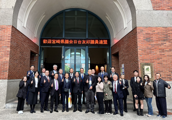 宫崎县议会日台友好议员连盟拜访开南大学。(照片/开南大学提供)