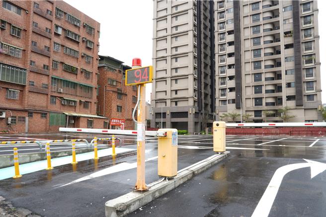 2024年2月5日新北市／新北市三峡区国光街停车场今（5）日正式启用，提供汽车94格（收费）、机车格36格（免费）给民眾使用。（卓冠廷办公室提供／刘玮晴新北传真）