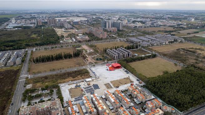 清景麟集团，与白天鹅建设机构、泰嘉开发共推的百亿建案「Ai世界城」5日举行动土典礼，是嘉义史上最大建案。（清景麟集团提供∕吕妍庭嘉义传真）