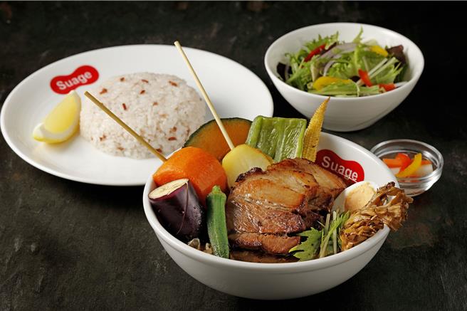 「Suage北海道汤咖哩」300元餐券可兑换到价值396元的炙烧角煮汤咖哩，直接省下96元，堪称最超值。(慕里诺国际餐饮集团提供)