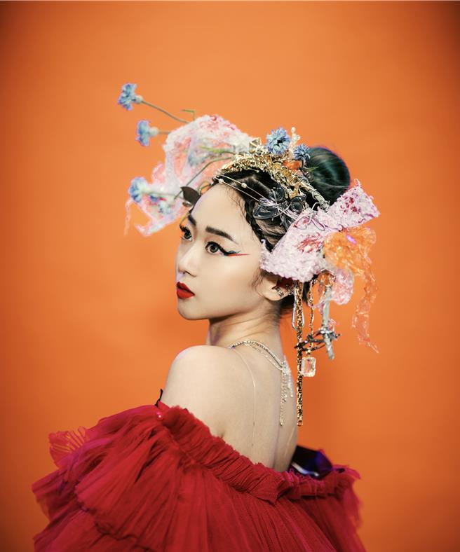 錢潤玉推出首張唱作專輯《FUSS!ON》。（觸底而上DTT提供）