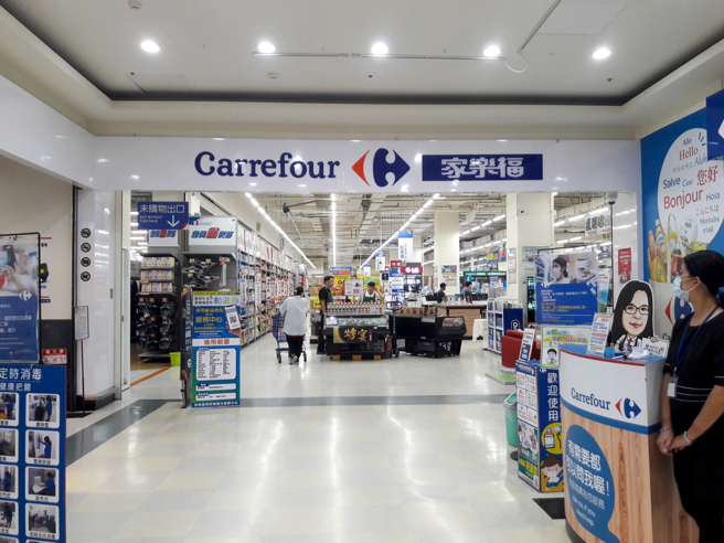 有民眾分享大卖场旅客调查看板，发现韩国游客数比日本游客多出好几倍，让他大感意外。（示意图：shutterstock／达志）