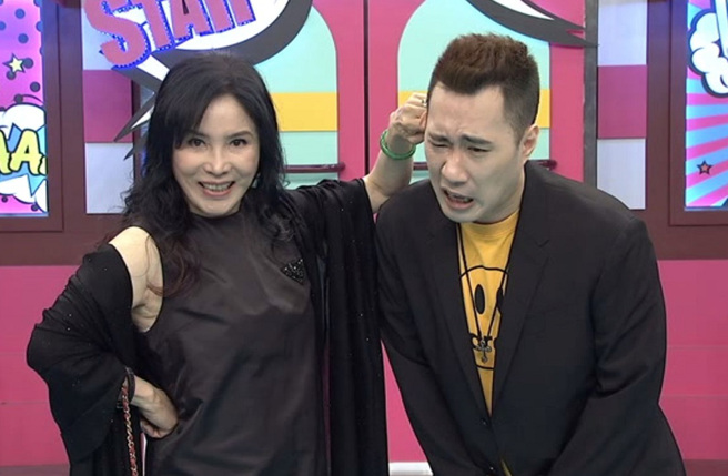 余祥铨透露妈妈李亚萍脾气火爆，有一次在路上起衝突。（中天综合台提供）