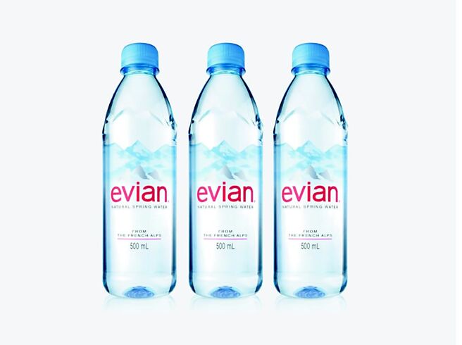 Evian矿泉水遭质疑生产过程仍排放若干二氧化碳。图／美联社