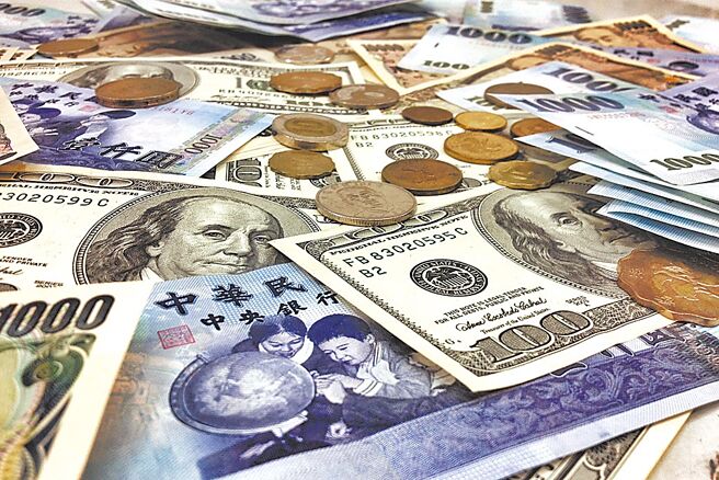 2023年银行、证券、保险三大境外中心税前获利仅约18.3亿美元、年减21％，罕见一年赚不到20亿美元，至少为近六年最惨。图／本报资料照片