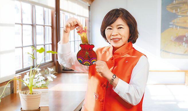 嘉義市龍年限定「福袋小紅包」將在大年初一，2月10日當天由市長黃敏惠親自分送，傳遞新年祝福。（嘉義市政府提供／呂妍庭嘉義傳真）
