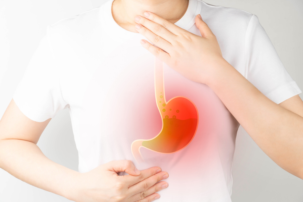 醫師陳欣湄提醒，若有越來越嚴重的胃食道逆流，建議還是要去腸胃科檢查，因其症狀表現跟食道癌相似。（示意圖：shutterstock／達志）