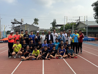 中華田協南下赴屏東縣關心基層訓練 贈加菜金給教練和選手