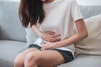 下體飄臭雞蛋味 妹子抓出「灰噁物體」崩潰：卡1個月了