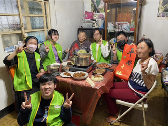 新北培力少年伴独居长者围炉 提前感受春节气氛 