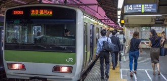 東京山手線列車突冒濃煙 緊急停駛疏散 意外現場影片曝光